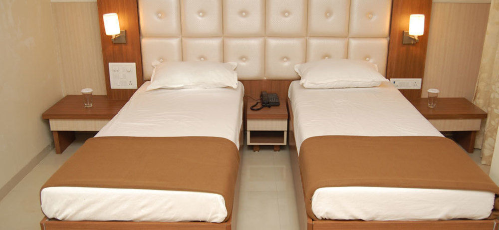 Oyo 2026 Hotel Aishwarya Residency Navi Mumbai Zewnętrze zdjęcie