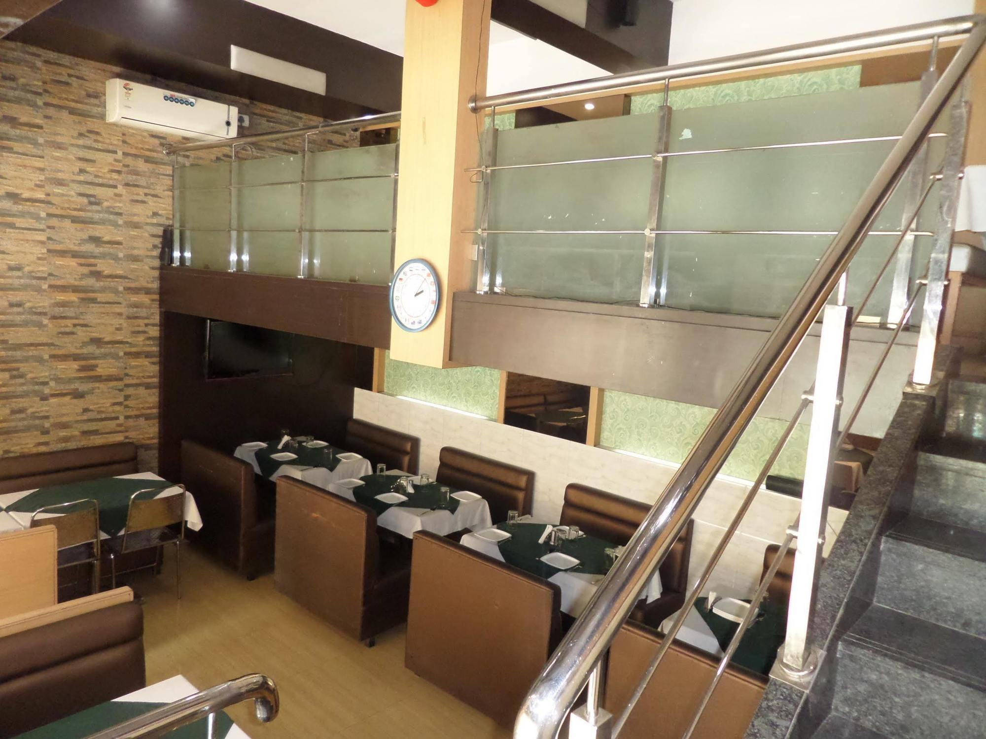 Oyo 2026 Hotel Aishwarya Residency Navi Mumbai Zewnętrze zdjęcie