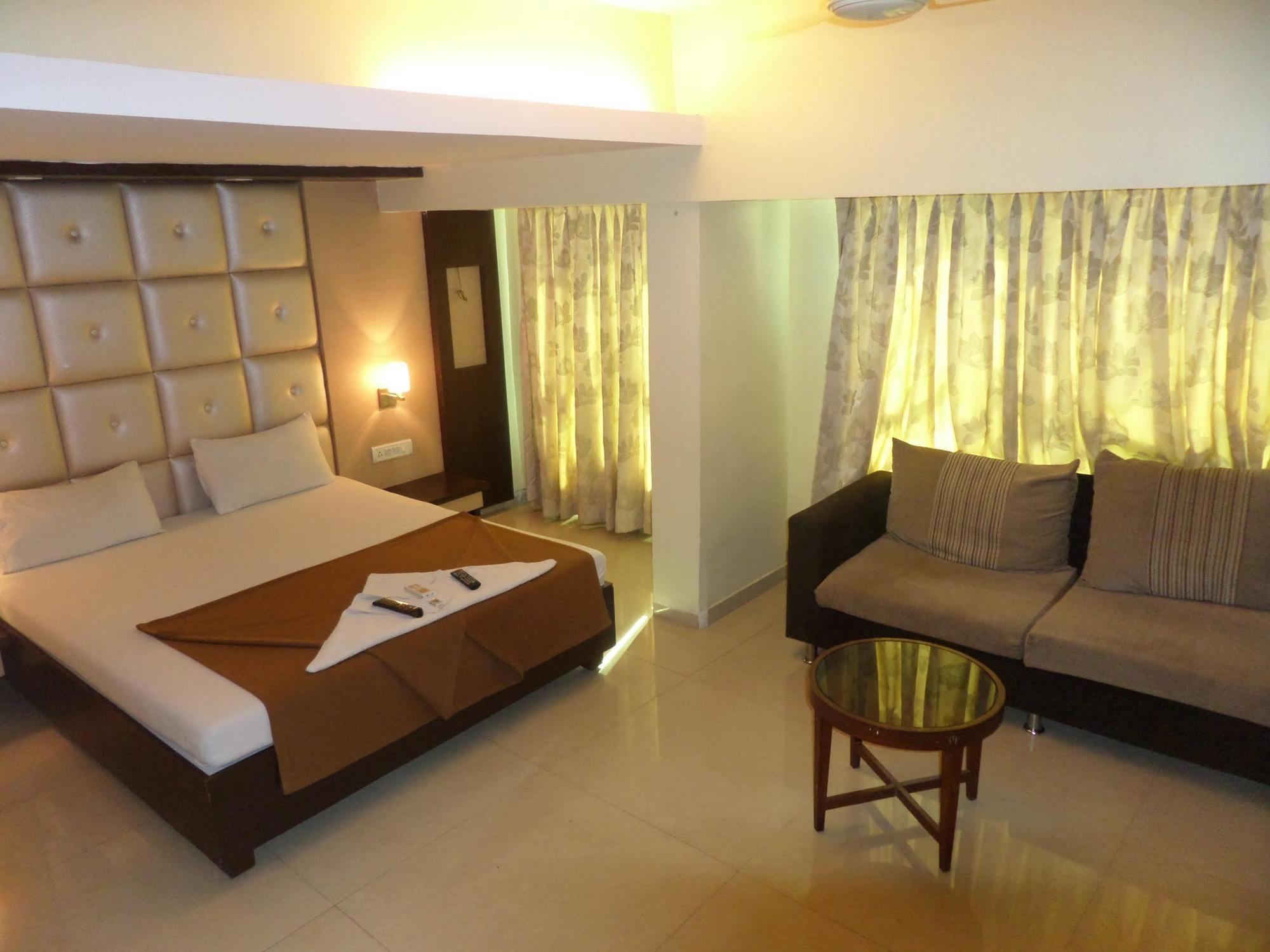 Oyo 2026 Hotel Aishwarya Residency Navi Mumbai Zewnętrze zdjęcie
