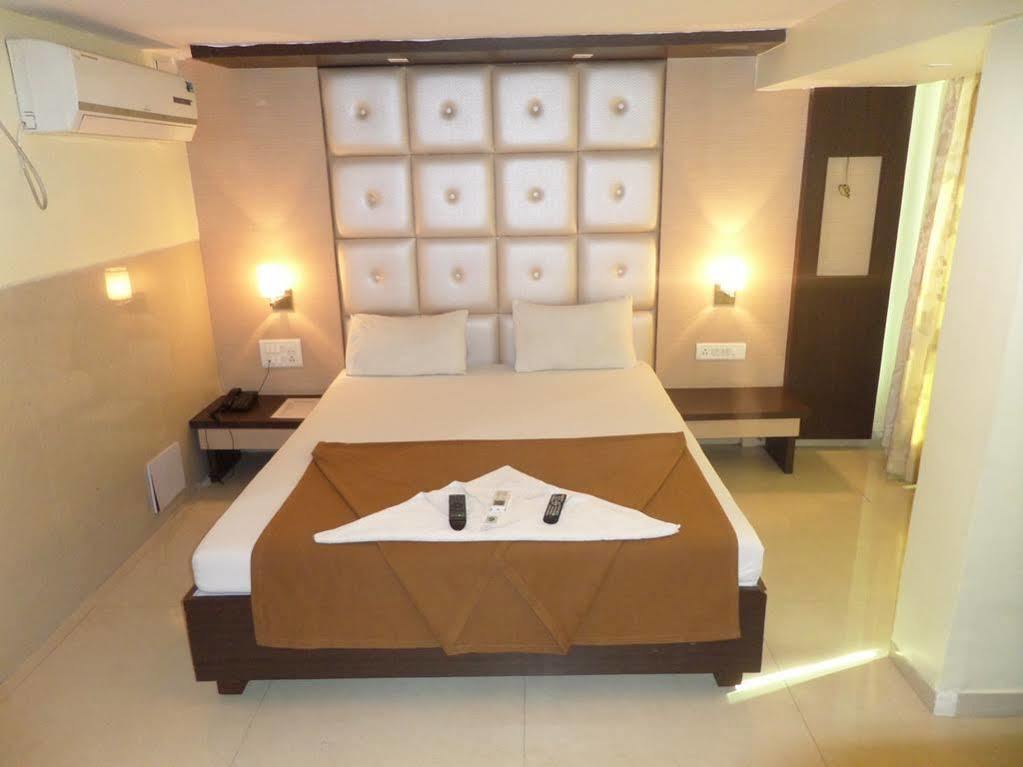 Oyo 2026 Hotel Aishwarya Residency Navi Mumbai Zewnętrze zdjęcie