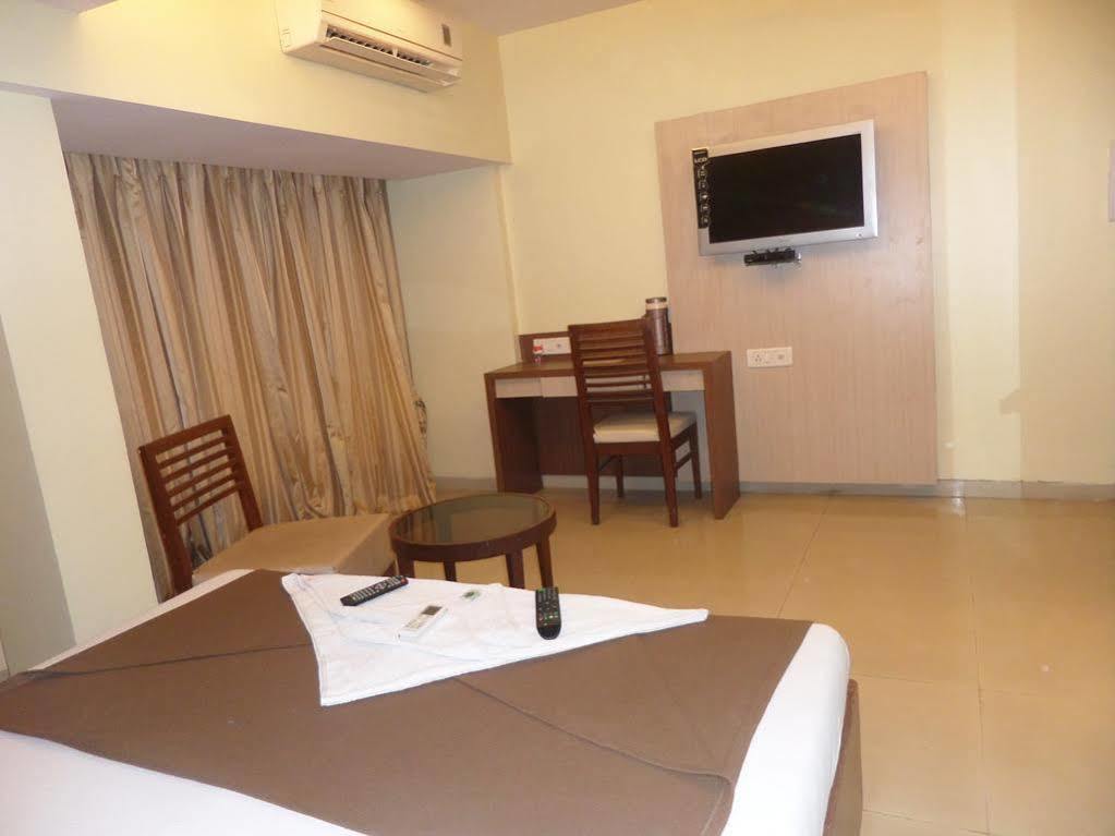 Oyo 2026 Hotel Aishwarya Residency Navi Mumbai Zewnętrze zdjęcie